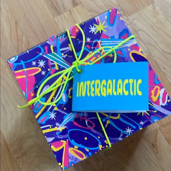 Lush intergalactic - Picture 2 of 4